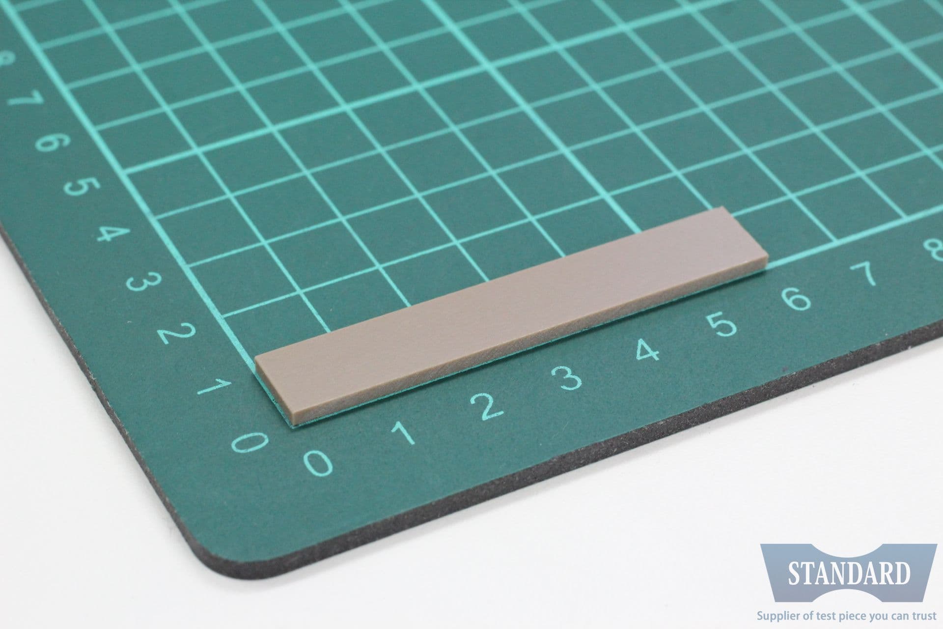 PPS樹脂(ポリフェニレンサルファイド) GF40 (40％ガラス含有）端切れ①