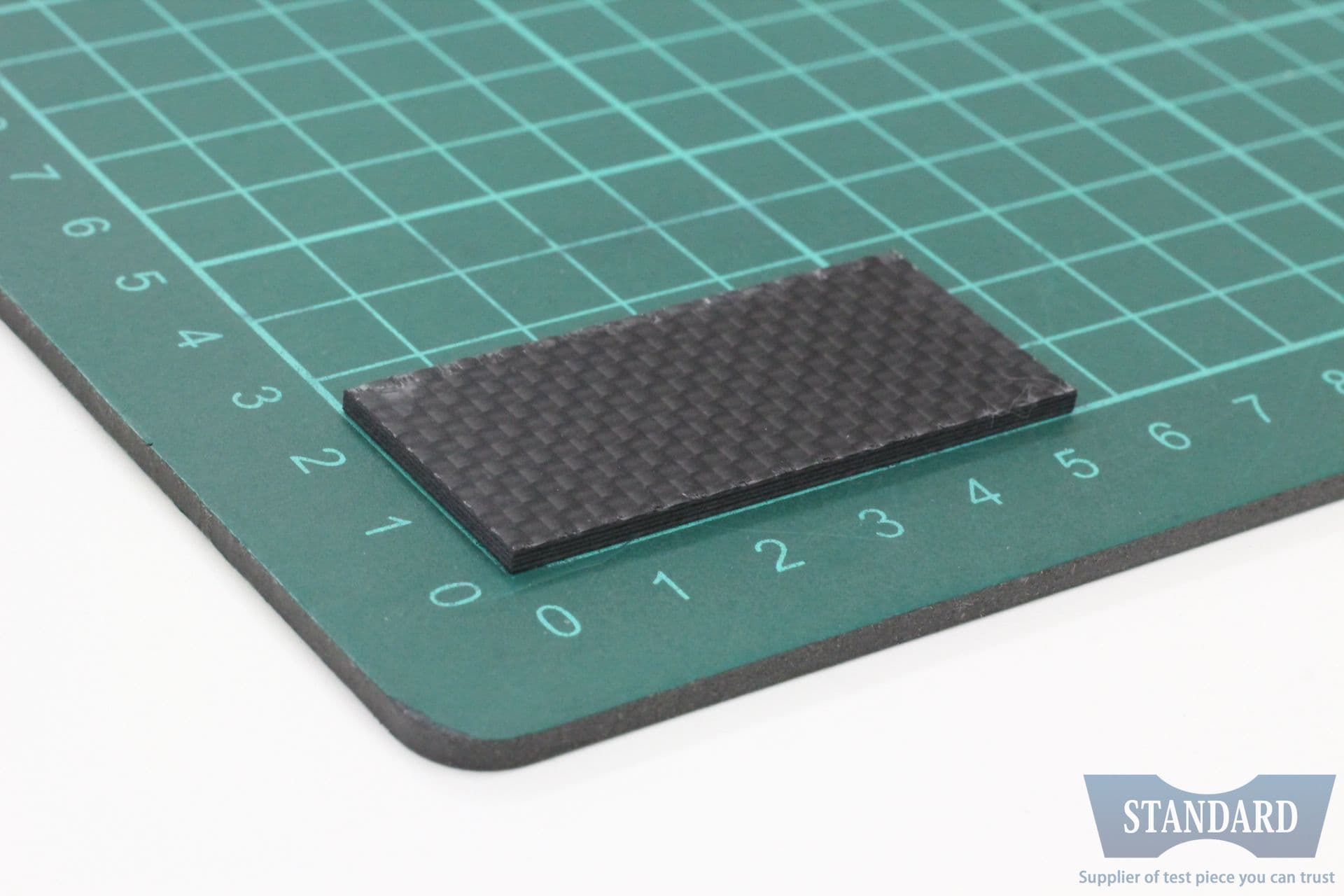 端材No.466【CFRP素材】厚み約2.0mm 1Kカーボン 【訳有り品】 端材No.466【CFRP素材】厚み約2.0mm 1Kカーボン 【訳有り品】